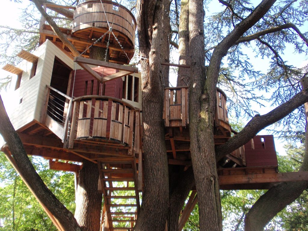 The ultimate guide to building a tree house for your kids